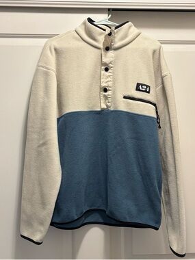 A24 half snap fleece, size L